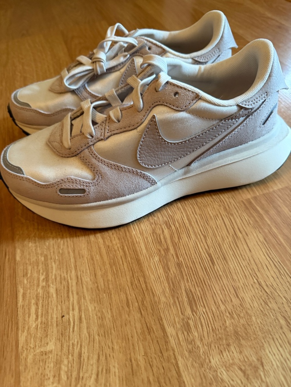 Nike Women's Light Beige and Lilac Retro Runner Sneakers size 7 Brand New
